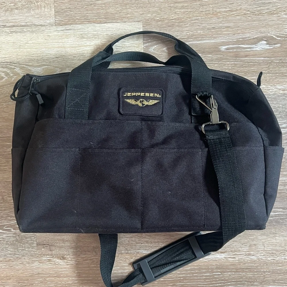 Jeppesen flight bag Perfect for pilots in training or professionals.